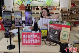 山西小镇搭起电商“扶贫桥”老粗布“纺”出致富路图片