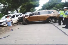 常德一女子跟老公吵架后开车出门，开进对向车道撞车图片
