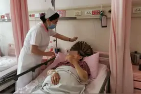 西安母女被困电梯4天互喝尿液求生：住4层别墅 没带手机图片