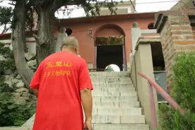 我在玉皇山保护文物图片
