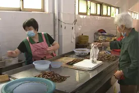 这个时节的黄鳝营养丰富“赛人参”图片