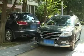 桂B汽车停他人车位后被堵 记者采访收到奇怪短信：“想比背景吗？”图片