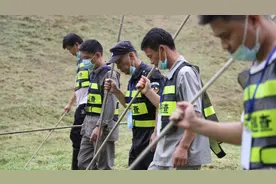 武汉巡堤员24小时值守，口味王支援汉阳区堤防一线