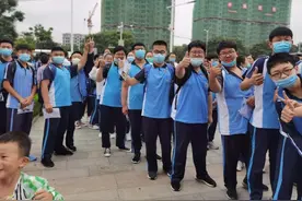 点赞明德学校徐老师！爱心小贴纸 情暖学子心图片