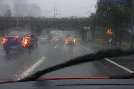 驾考遇上雨天不要慌 教你几招轻松应对图片