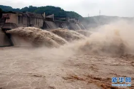 小浪底水库持续泄洪确保安全度汛图片