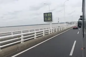 上海最长公交线：承受巨堵、如厕难，每天带3000人回家图片