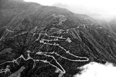 在路上歌词（每一句歌词都在路上）