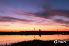 天津：梦幻！粉紫色晚霞晕染天空图片