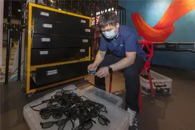 特写：“终于等到你，还好我没放弃”——上海“90后”影院小哥复工记图片