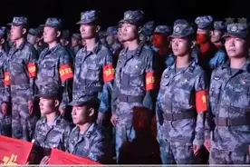 多地子弟兵投入抗洪一线 哪里有危险哪里就有他们图片