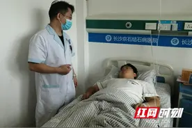 19岁小伙曾把腹痛误当胃病治 1年后发现病因竟是胆囊结石图片