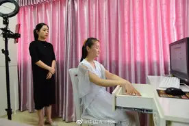 安徽首位盲人研究生收到录取通知书图片