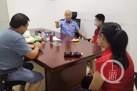 男孩受不了父亲打骂离家出走，民警调解父子双双落泪图片