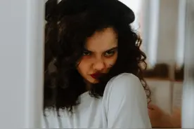 一课译词：眼红图片