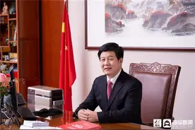 东营区突出贡献企业家图片