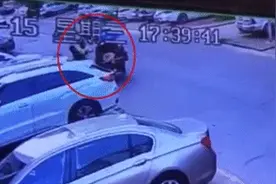 快递小哥为救女童挺身挡刀 公司：医药费全包 再奖5万图片