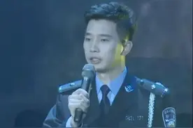 全国网友都在找他！浙江94年民警小哥哥“怼人”视频火了：声音好苏，口才一流图片