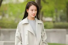 军装杀来袭！“谍战小公主”王乐君saly全场图片