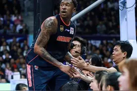 广东男篮包机接回的马尚·布鲁克斯确诊新冠，杜锋表示毫不知情图片