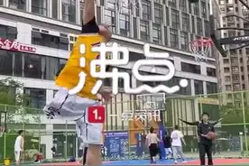 励志！云南26岁独腿小伙打篮球三分超准图片