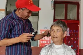 安庆望江县：被转移群众安置点内当起志愿服务者图片