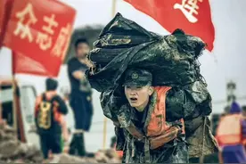 57张抗洪图，没有一个标题能承载勇士的付出图片