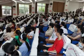 南县一中举办优秀毕业生学习经验交流会：期待更汹涌的后浪图片