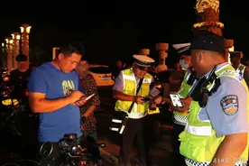 一晚上查扣17辆摩托车，北湖交警出“重拳”整治“炸街”摩托车图片