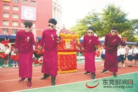 长安第一幼儿园：老师喜结连理 幼儿送上祝福图片