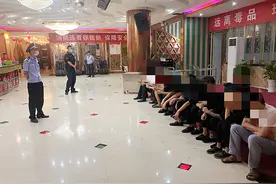 江西赣州警方开展娱乐场所涉毒专项清查图片