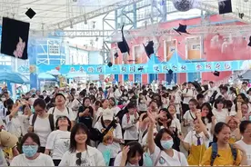 千名中考生齐聚世界之窗参加“15岁成人礼”图片