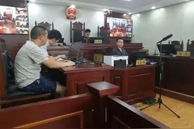 13岁女孩落水，男子救她一命后把她告上法庭……图片