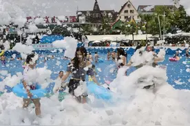 暑假怎么过？带孩子去“泡泡嘉年华”过清凉一夏图片