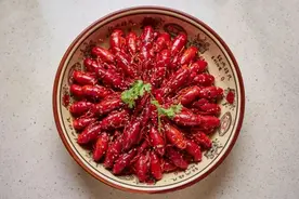 吃小龙虾顾虑多？健康吃法指南来了图片