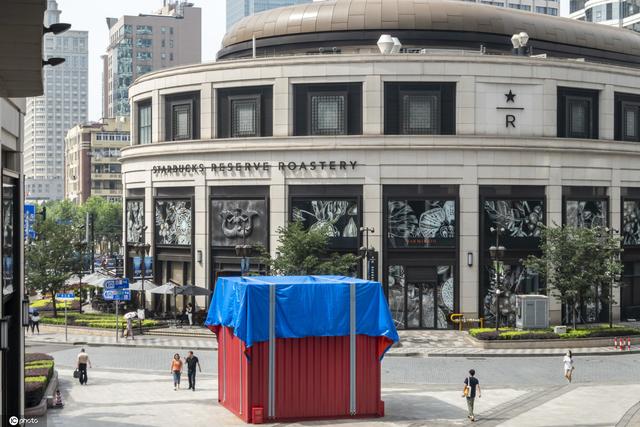 和平精英中在特斯拉展厅（特斯拉牵手和平精英搞事情 神秘空投箱空降上海闹市）