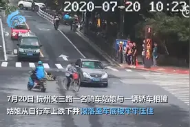 女子卷入车底 数十名外卖小哥合力11秒抬车救人图片