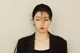 在颜值崇拜、人造美女盛行的娱乐圈，Yamy独立而不迎合的脸庞殊为难得图片