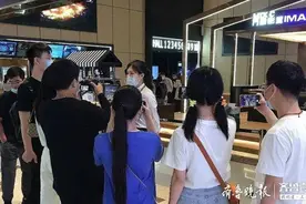 复业首日影迷观影热情高涨！万象影城有序复工图片