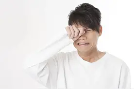 “扶弟魔”姐姐家庭月入1万却硬要帮弟弟还2万房贷，已欠债40万，姐夫急哭了图片