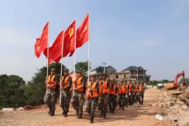 退掉休假车票、追赶部队上前线……一等功臣的这番操作太帅了图片