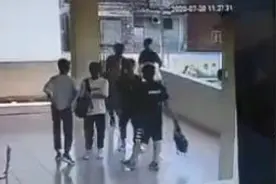 罗定通报“学生后仰跳投从二楼坠下”：上肢骨折，能独立行走图片