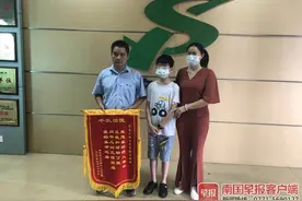 12岁男孩玩密室逃脱被吓坏，回家路上四肢无力，幸遇好心的哥相助图片