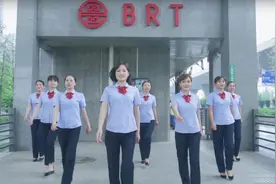 满满的青春活力！郑州公交版《无价之姐》MV来了图片