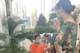 小区高层自来水竟有油漆味，疑与地下车库施工及水箱破损有关图片