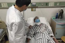 把酒当水喝！广西“酒王”每天5斤米酒下肚，脖子上长出一串“怪物”图片
