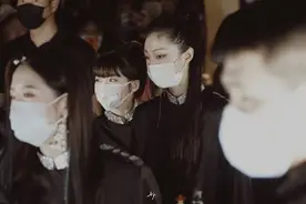 火箭少女101路透前队友护送Yamy 网友吐槽：尴尬图片