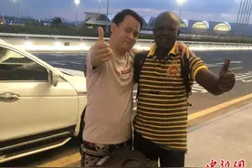广州这位老板火了！非洲朋友给他竖起大拇指图片