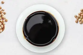 这些酱油的包装设计也太好看了！这酱油是用来欣赏的图片