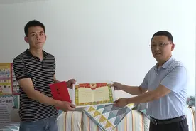 德州市宁津县委副书记毕志国慰问荣立三等功现役军人家属视频封面